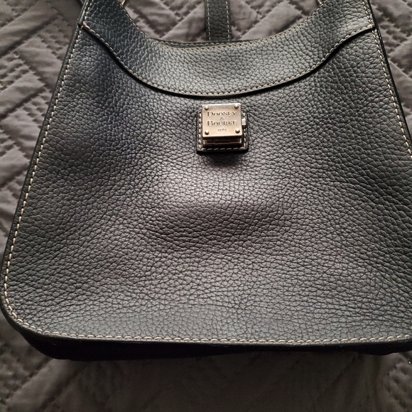 💯 authentic Dooney & Bourke - Picture 2 of 14